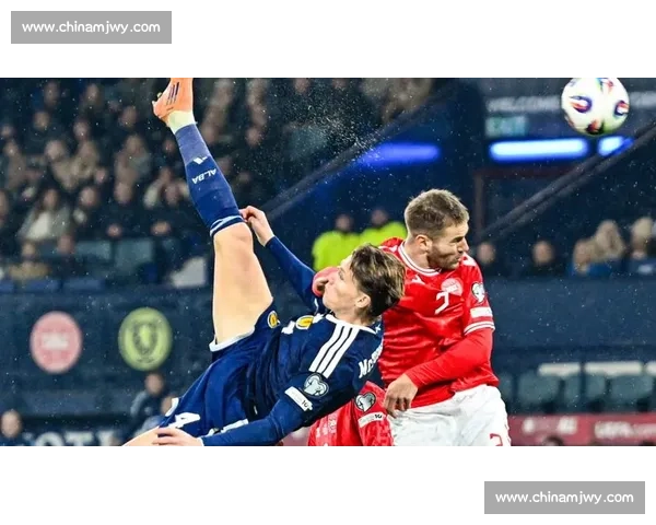 灯光晃眼？麦克托米奈：闭眼射就对了