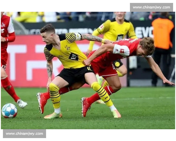 球场演技名场面：争执 “起飞” 看呆对手